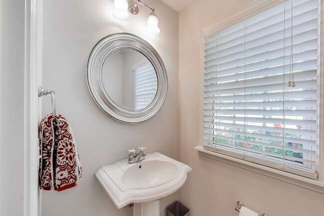 Building Photo - 21301 N Woodland Ave