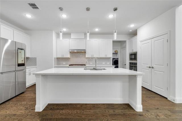 Building Photo - 1921 Bristol St