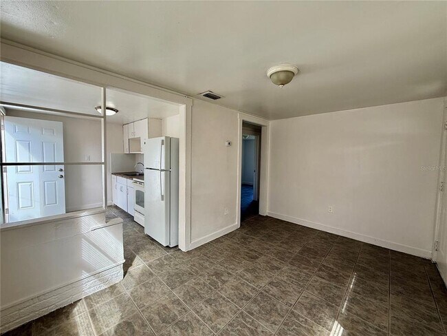 Building Photo - 3908 S Nashville Ave