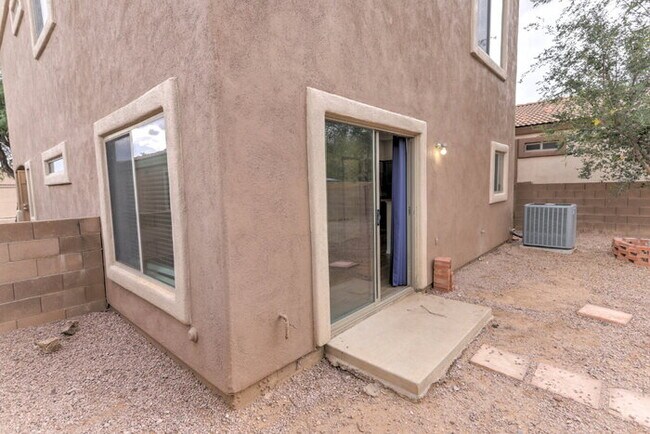 Building Photo - Rancho Sahuarita