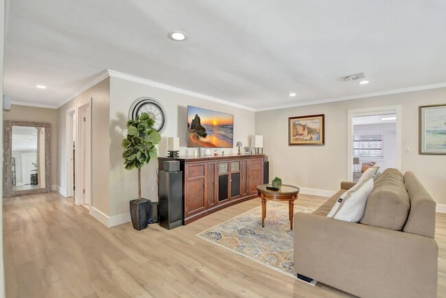 Building Photo - 1599 Isabel Rd Oeste