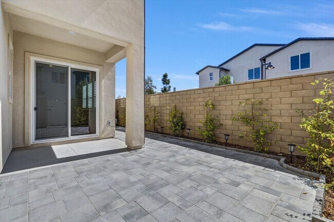 Building Photo - New-built Home in Great Park