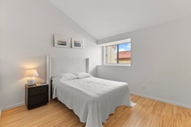 Building Photo - Windward Estates #M102