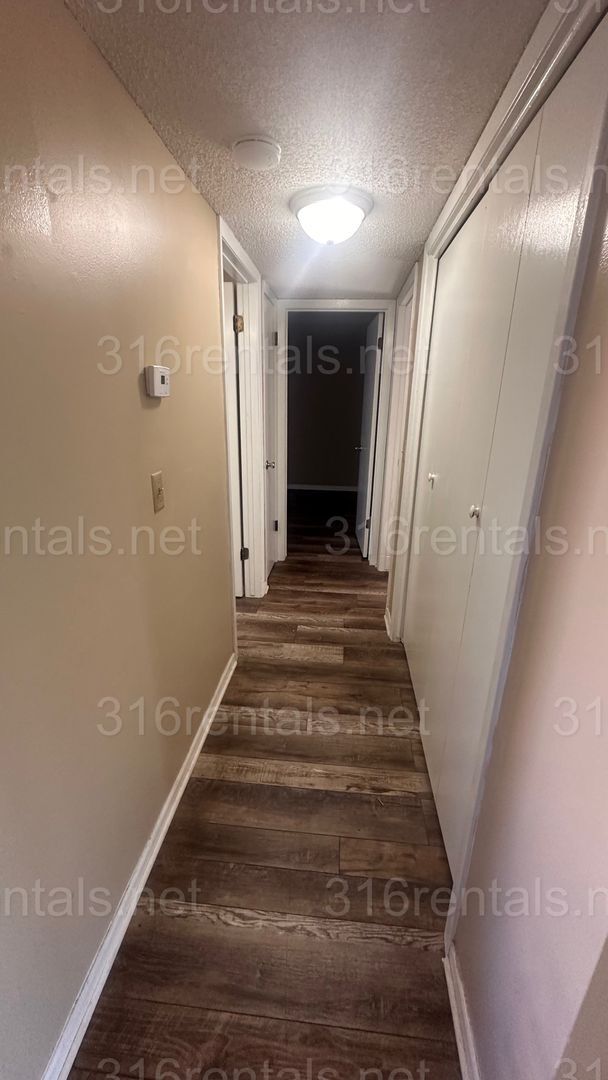 Building Photo - $800 - 2 bed 1 bath - Apartment