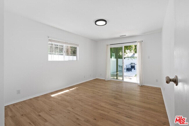 Building Photo - 5541 Fallbrook Ave