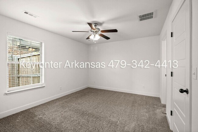 Building Photo - Bentonville living | 4bed 2bath