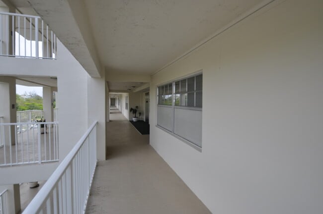 Building Photo - 3510 Oaks Way