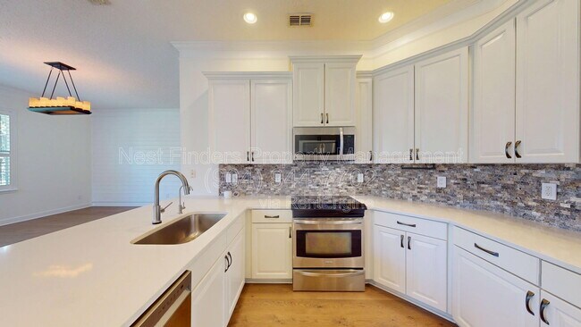 Building Photo - 283 Holland Dr
