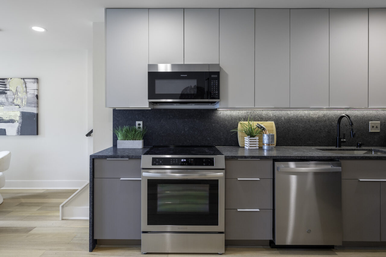 Building Photo - 771 18th St NE