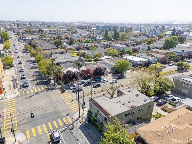 Building Photo - 906 40th St