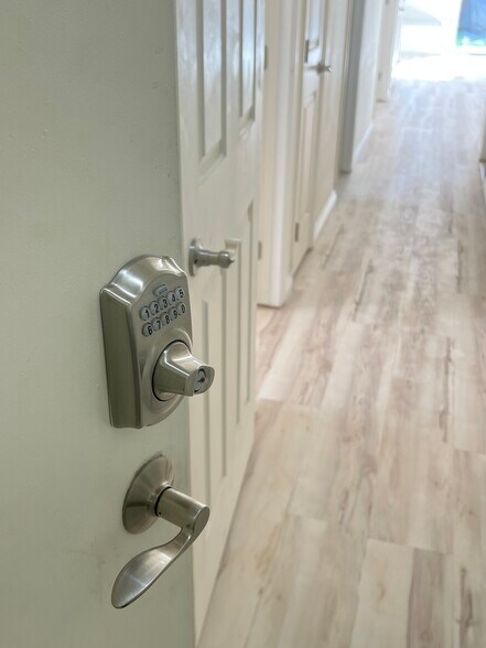 Building Photo - 2493 W Richmar Ave