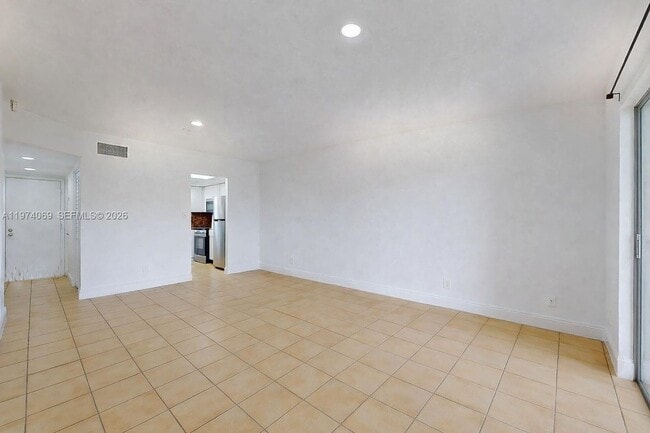 Building Photo - 13715 Kendale Lakes Cir