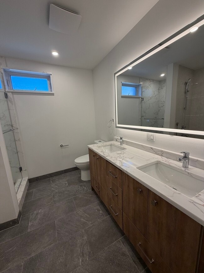 Building Photo - 2109 S Ashland Ave