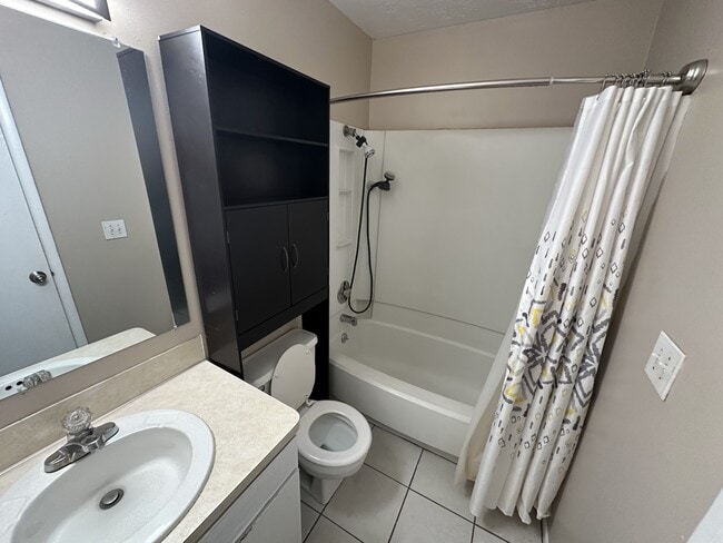 Building Photo - 460 E Elm St