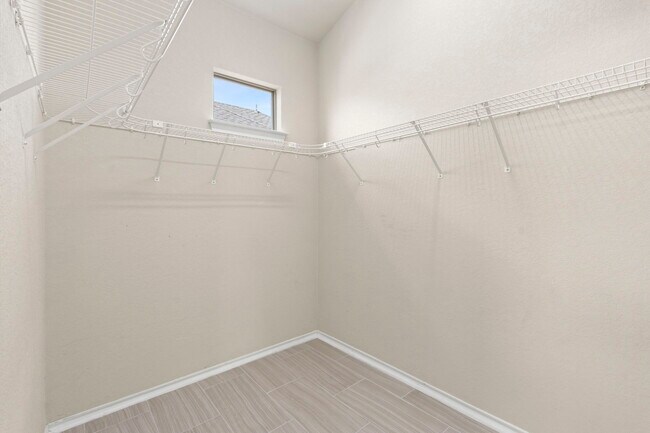 Building Photo - 1230 Nicholas Manor