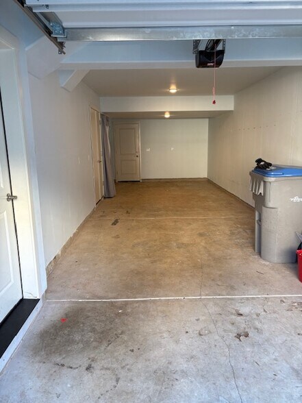 Building Photo - 14470 SW Gold Coast Ter