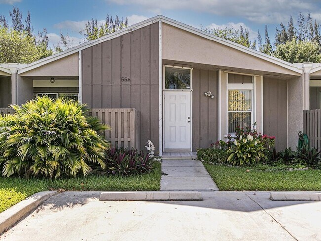 Building Photo - 556 Woodgate Cir