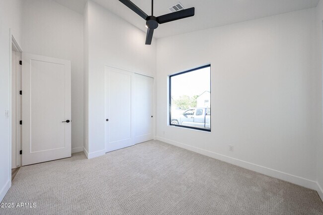 Building Photo - 6329 N 10th Dr