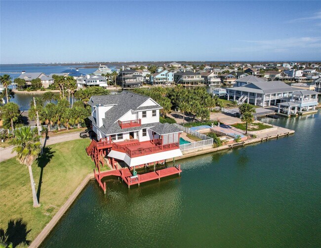 Building Photo - 16619 Bayfront Dr