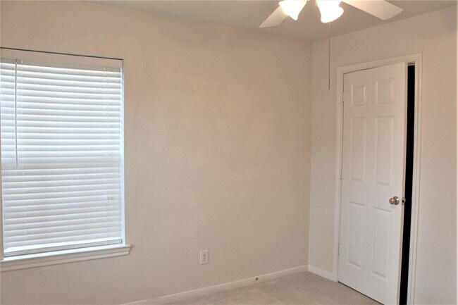 Building Photo - 22511 Parkvine Ln
