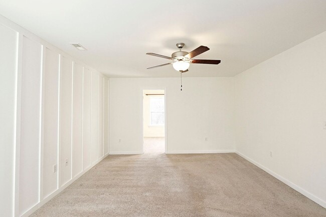 Building Photo - Pet-Friendly Home with Fenced Yard in Reedy Creek