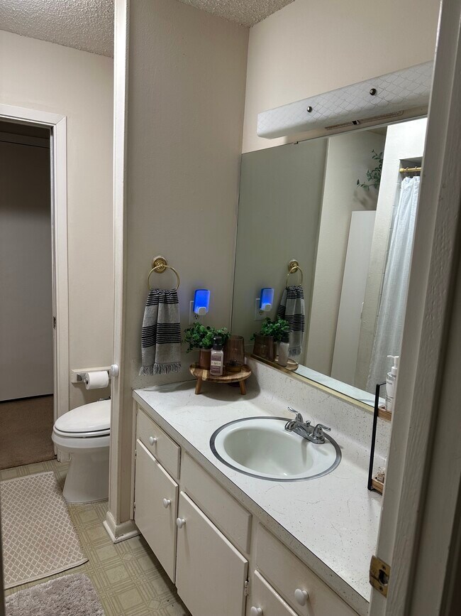 Building Photo - 81 Family Cir