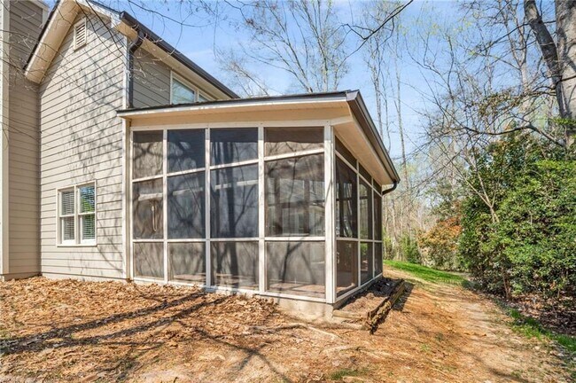 Building Photo - 1813 N Creek Cir