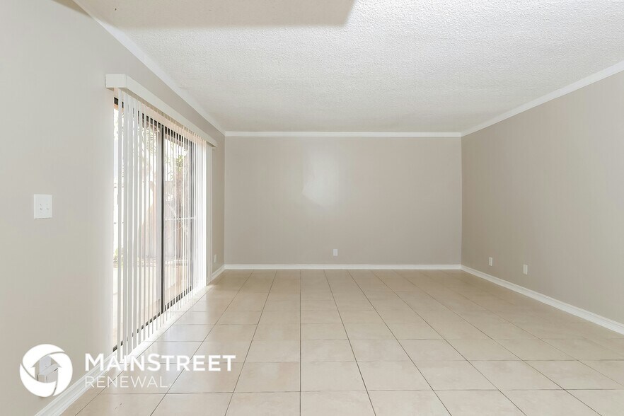 Building Photo - 4011 Palm Bay Cir