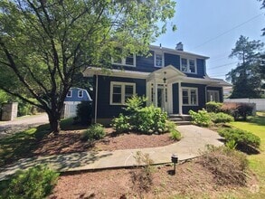 Building Photo - 4 bedrooms and 1.5 bathrooms, this home of...