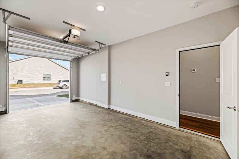 Building Photo - 205 Harper Village Way