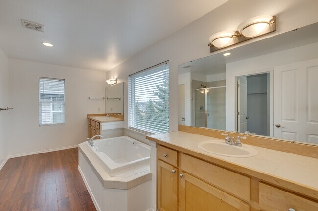 Building Photo - Beautiful 5 bedroom home in Tuscany at Lakeland Hills!
