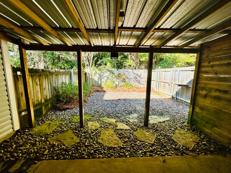 Building Photo - 110 Willow Branch Dr