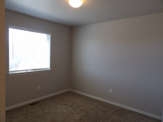 Building Photo - 13534 Park Gate Dr