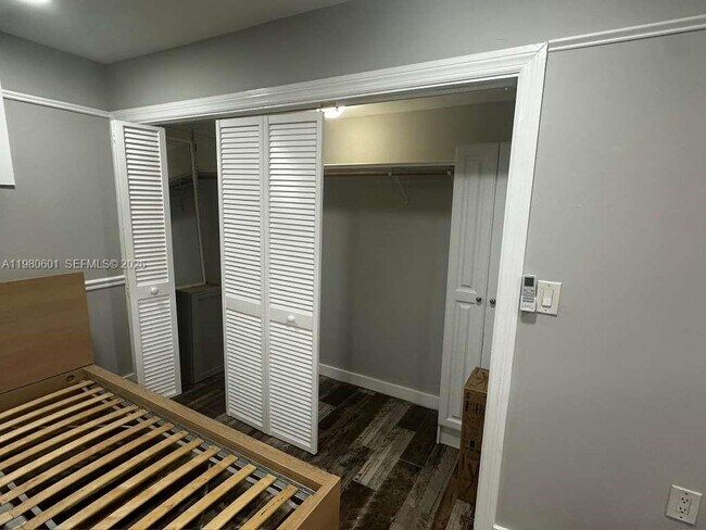 Building Photo - 6837 SW 39th Terrace