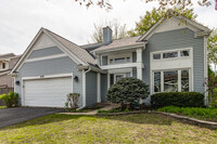 Building Photo - 690 Greenview Ln