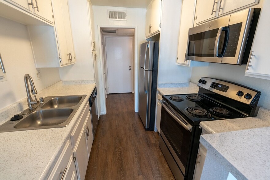 Interior Photo - 245 South Serrano Ave