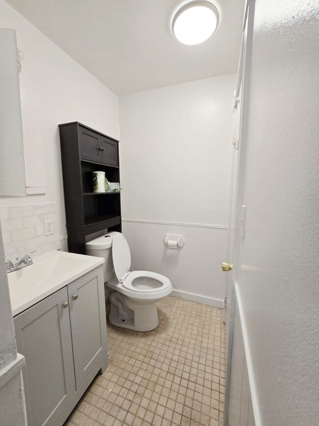 Building Photo - 348 Fairmount St