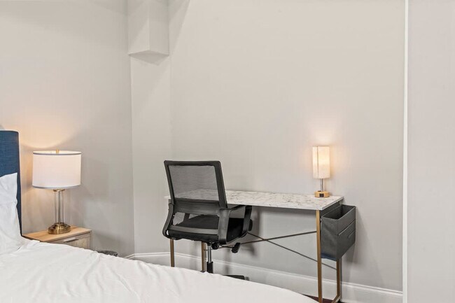 Building Photo - 606 S 2nd St