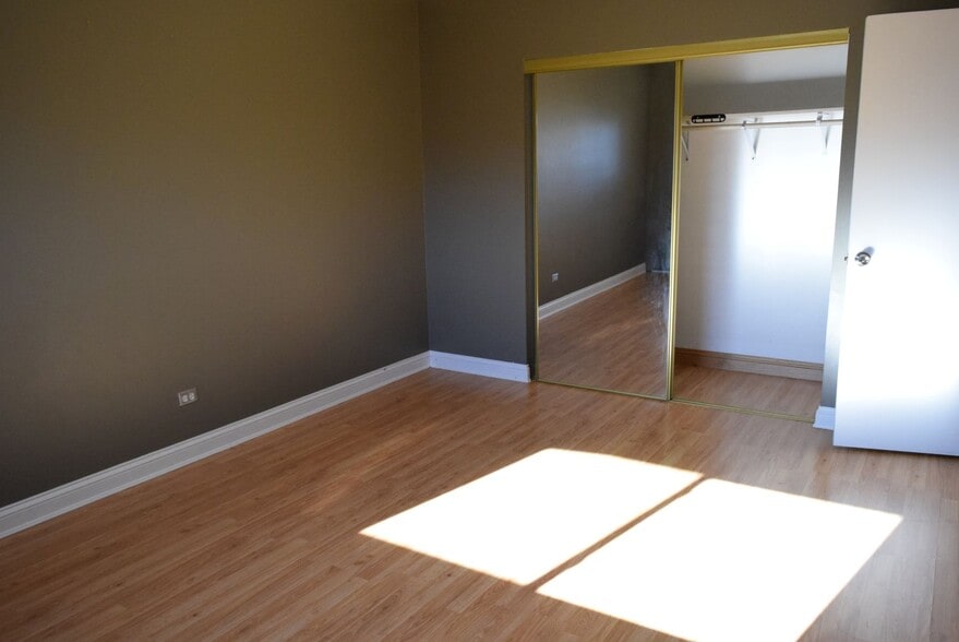 Building Photo - 4939 S Dorchester Ave