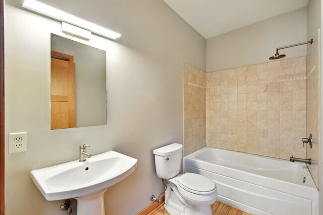 Building Photo - Newhall 29 LLC