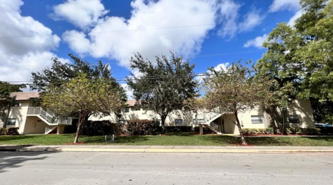 Building Photo - Lakeview Apts