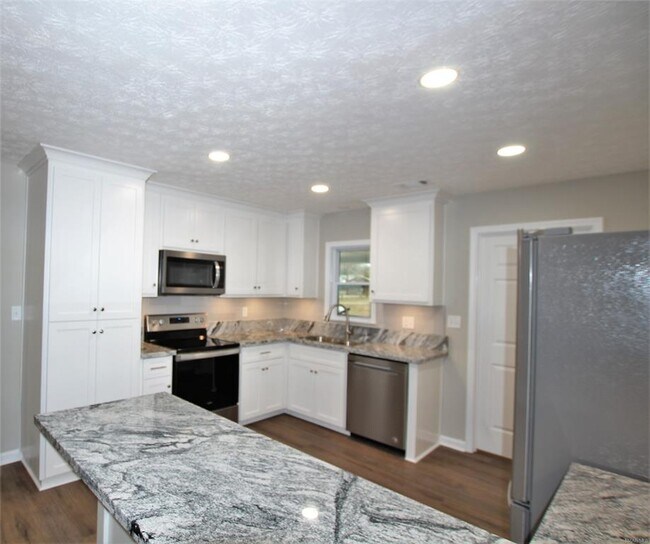 Building Photo - 213 Ross Rd