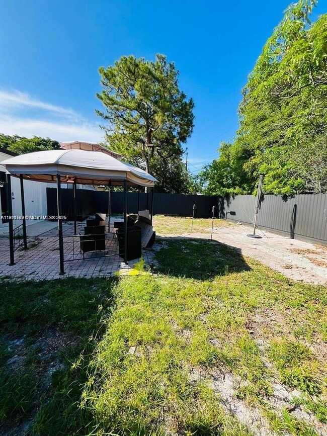 Building Photo - 872 NW 16th Terrace