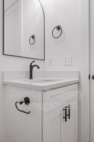 Building Photo - 2305 Kirby Ave