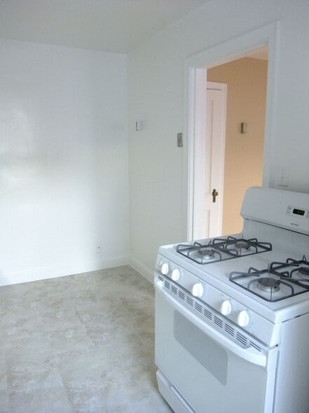 Building Photo - 8210 Greenwood Ave