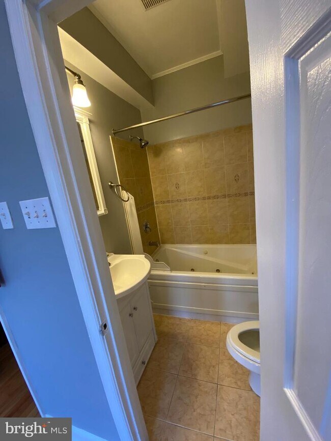 Building Photo - 19 T St NE