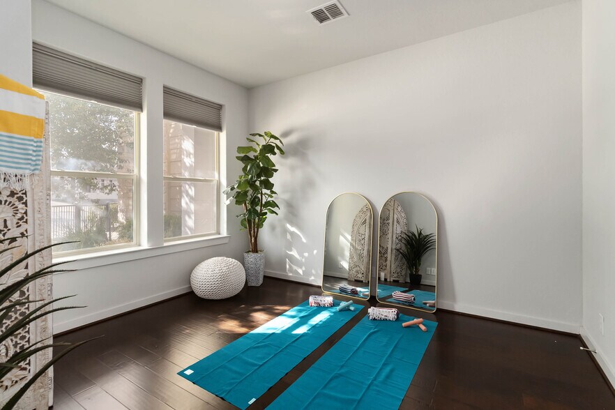 Building Photo - 2104 N Saint Marys St