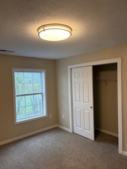 Building Photo - 1365 S Scenic Ave