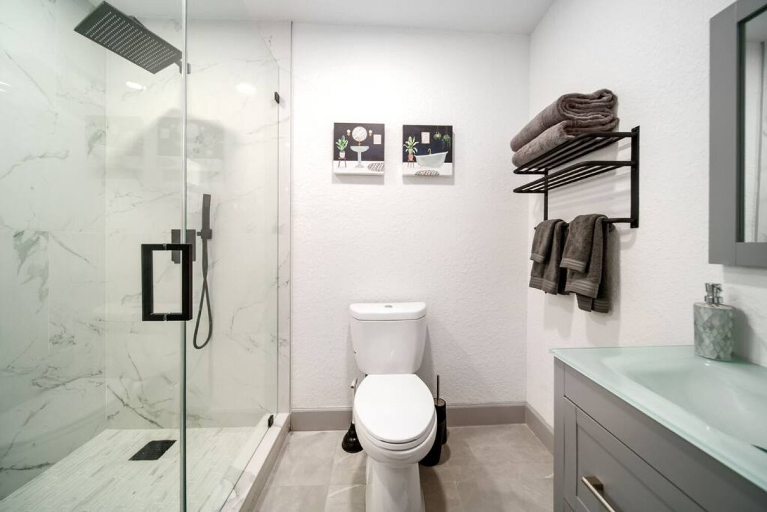 Building Photo - 1702 NE 9th St