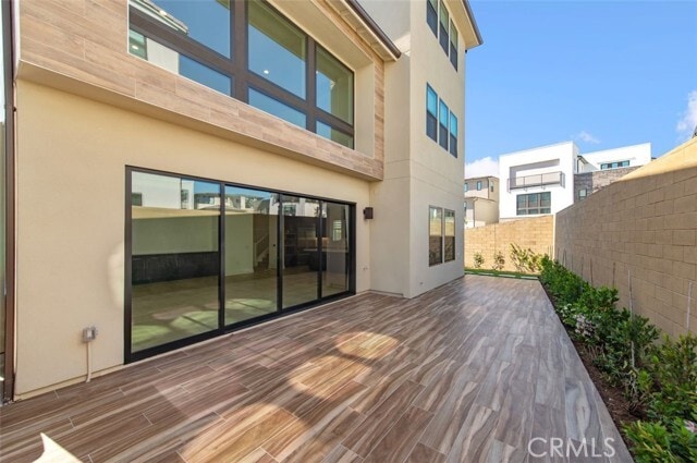 Building Photo - 228 Stage